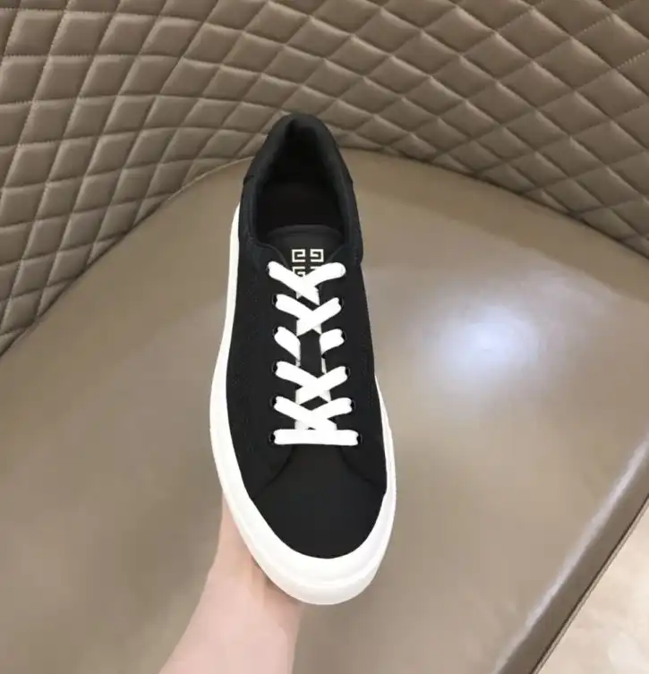 hype Givenchy Sneakers