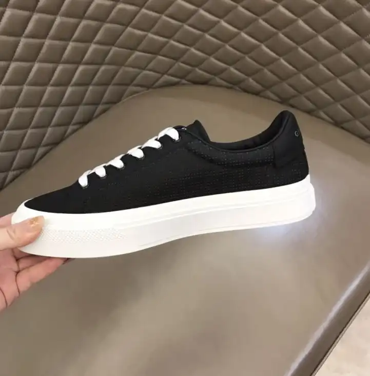 hype Givenchy Sneakers