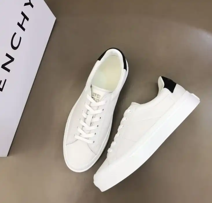 hype Givenchy Sneakers