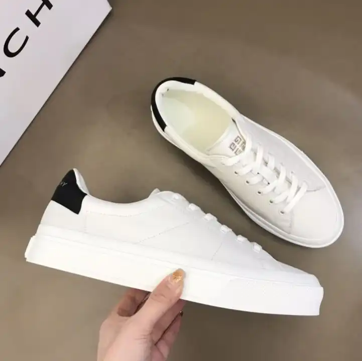 hype Givenchy Sneakers