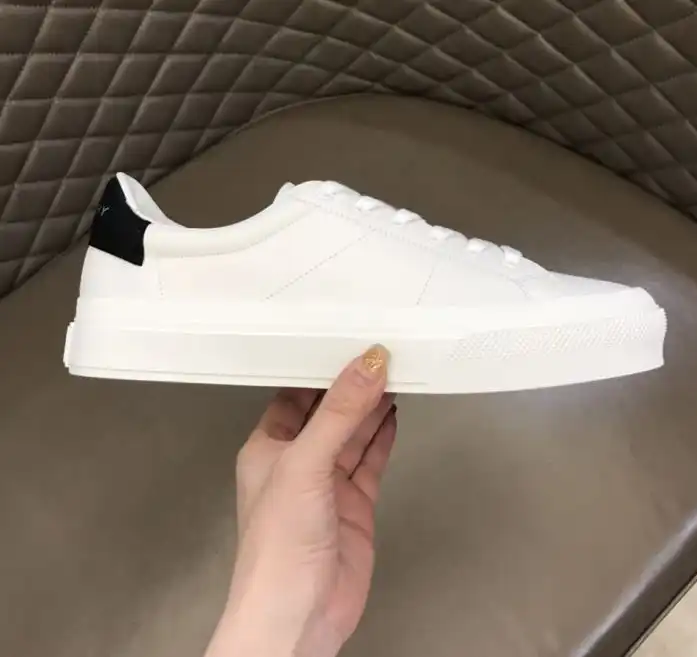 hype Givenchy Sneakers