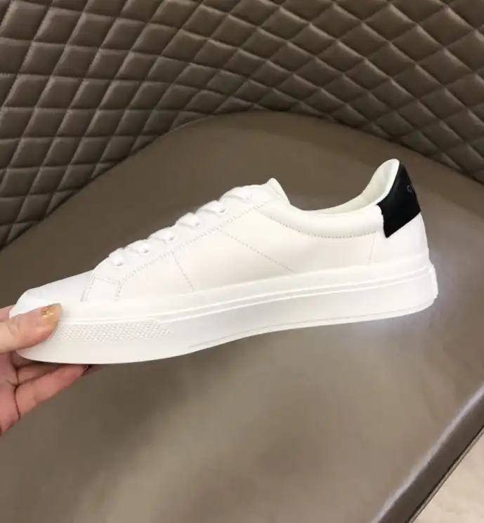 hype Givenchy Sneakers