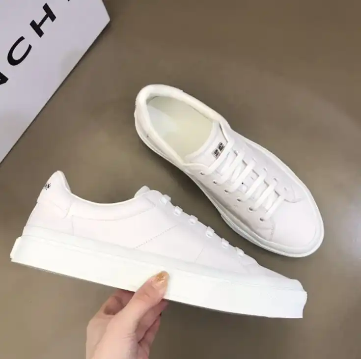 hype Givenchy Sneakers