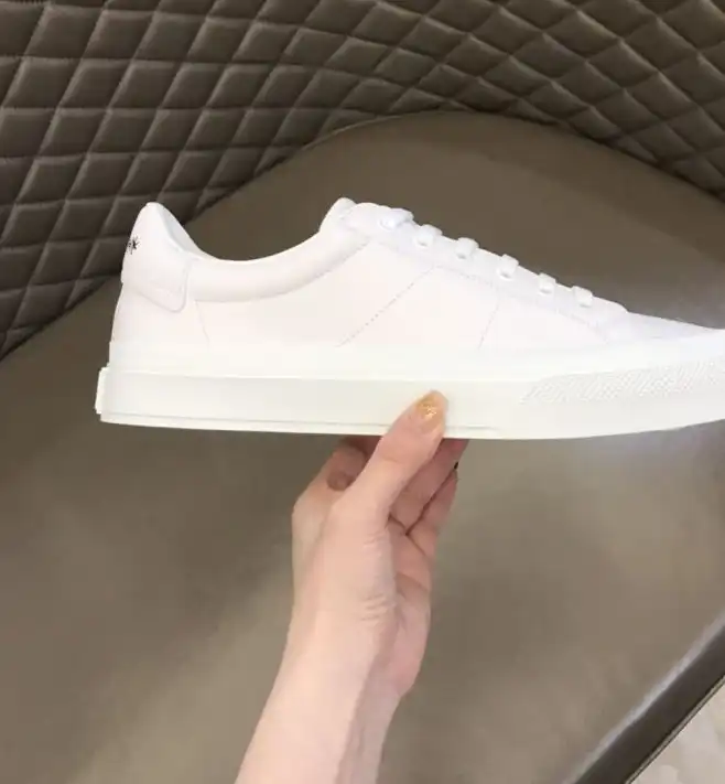 hype Givenchy Sneakers