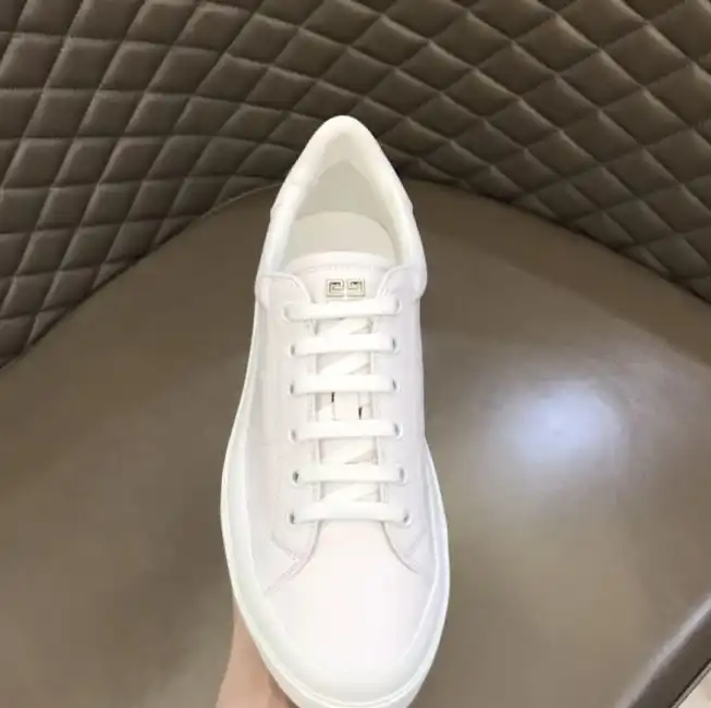 hype Givenchy Sneakers