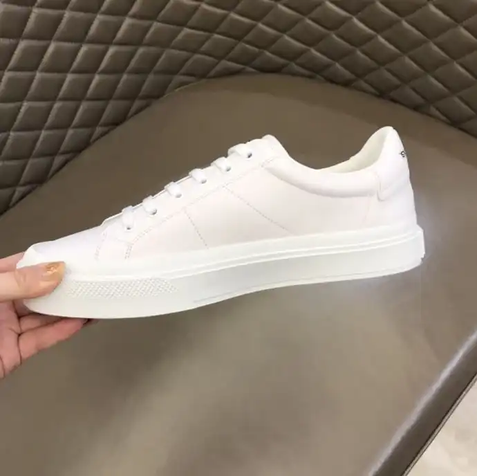 hype Givenchy Sneakers