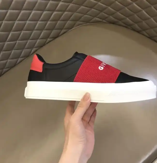 hype Givenchy Sneakers