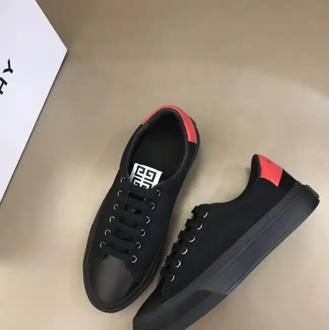 hype Givenchy Sneakers