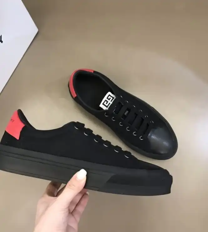 hype Givenchy Sneakers