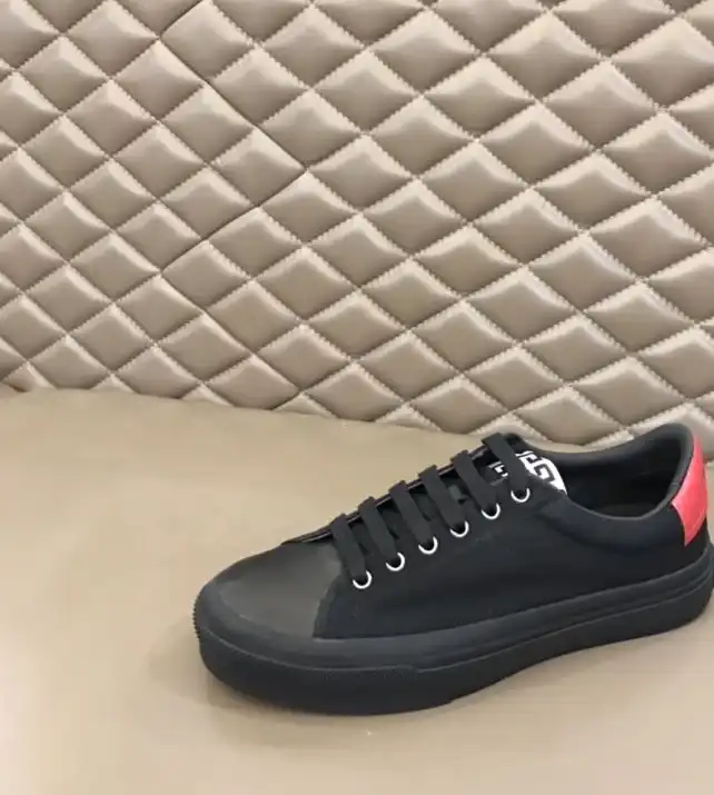 hype Givenchy Sneakers