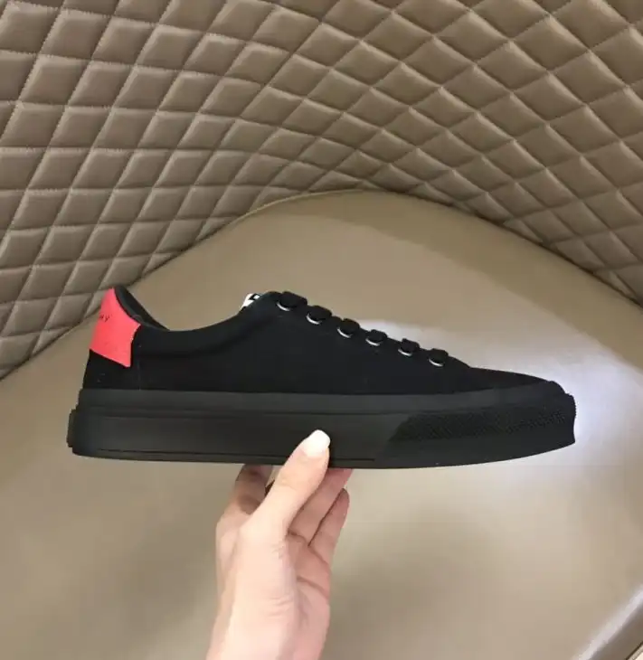 hype Givenchy Sneakers