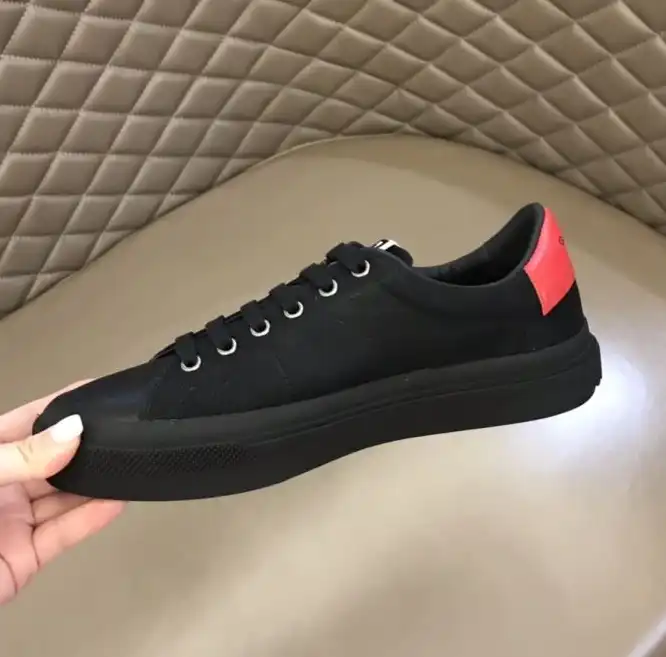 hype Givenchy Sneakers