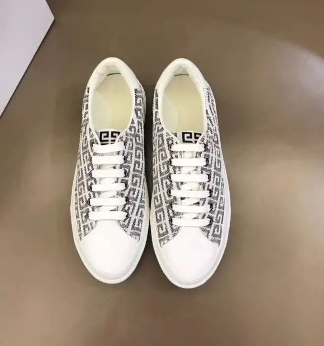 hype Givenchy Sneakers