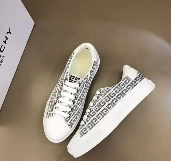 hype Givenchy Sneakers