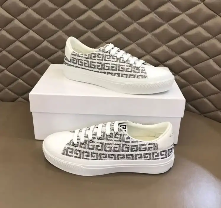 hype Givenchy Sneakers