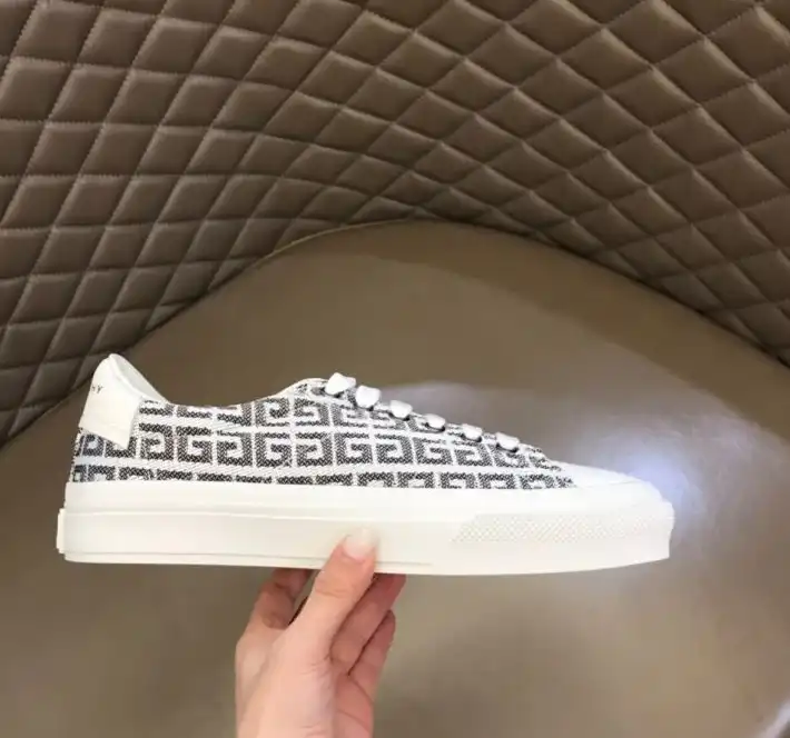 hype Givenchy Sneakers