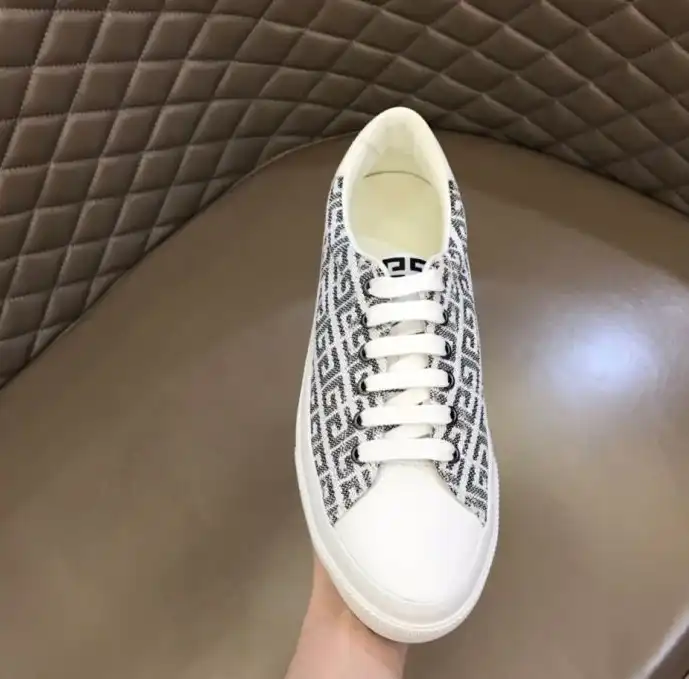 hype Givenchy Sneakers