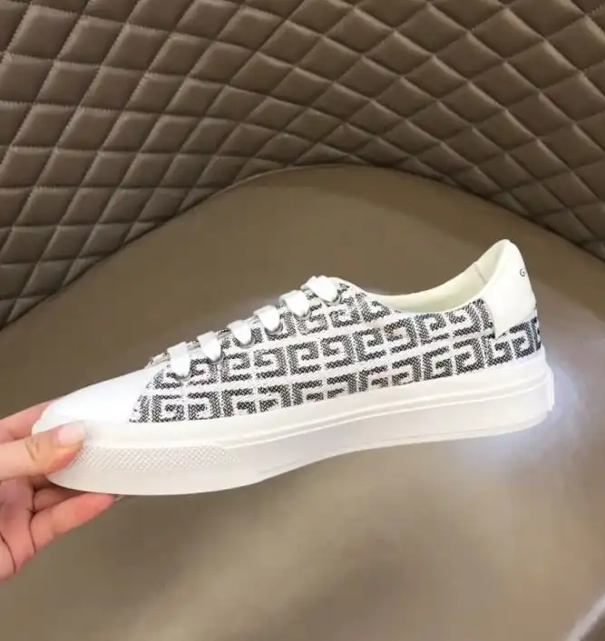 hype Givenchy Sneakers