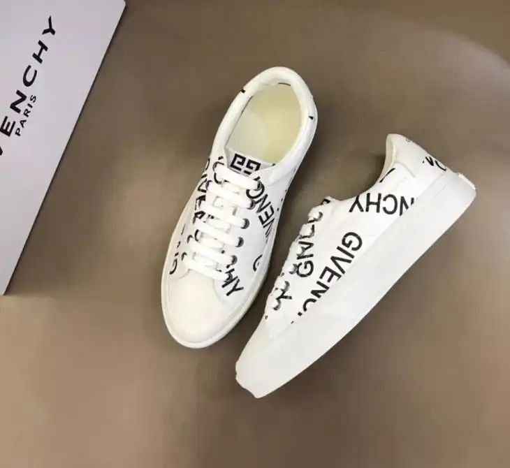 hype Givenchy Sneakers