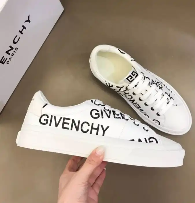 hype Givenchy Sneakers