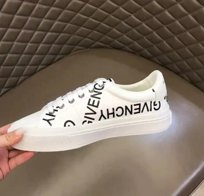 hype Givenchy Sneakers