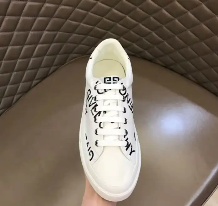 hype Givenchy Sneakers