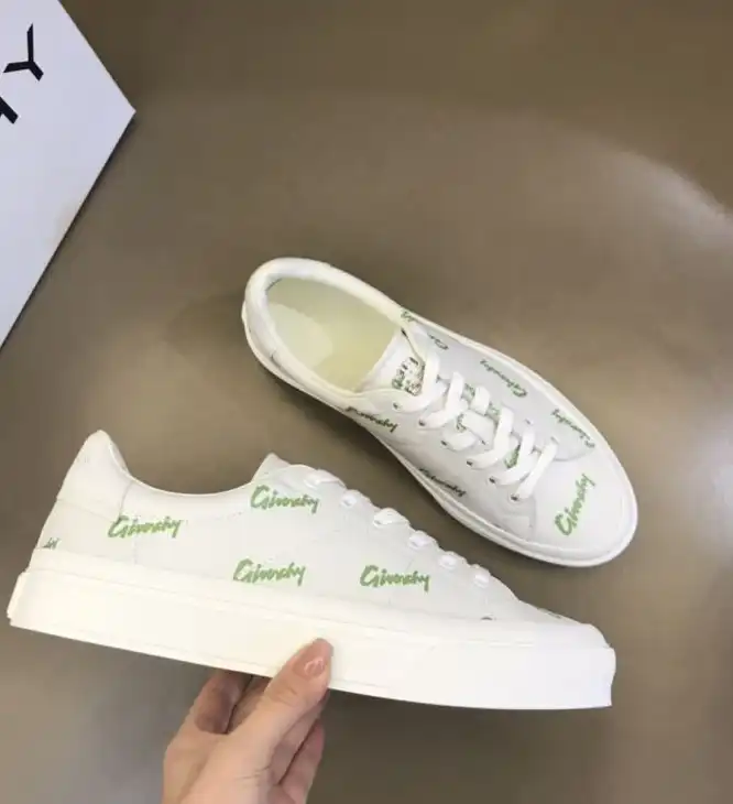 hype Givenchy Sneakers