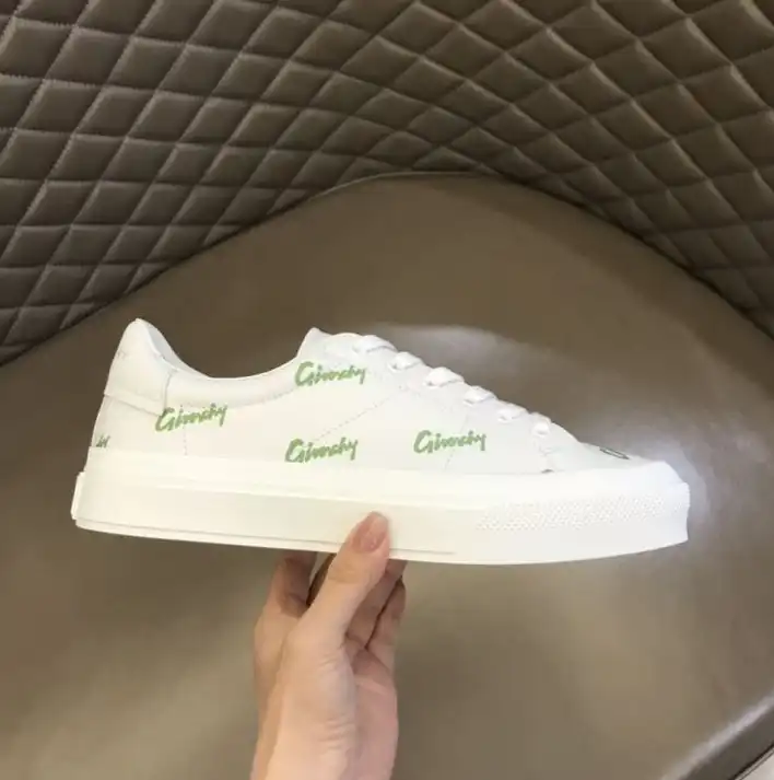 hype Givenchy Sneakers