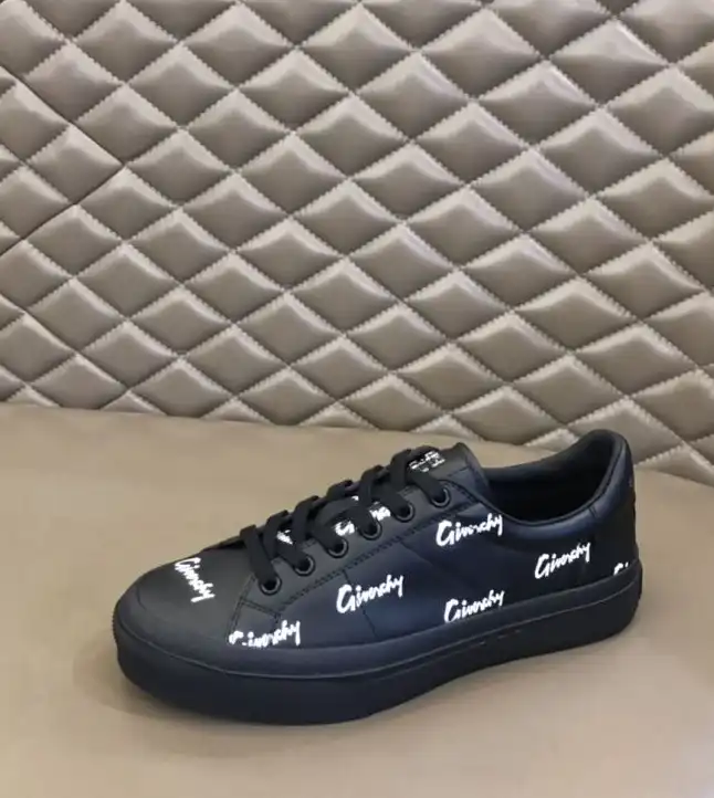 hype Givenchy Sneakers