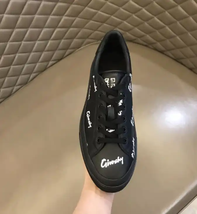 hype Givenchy Sneakers