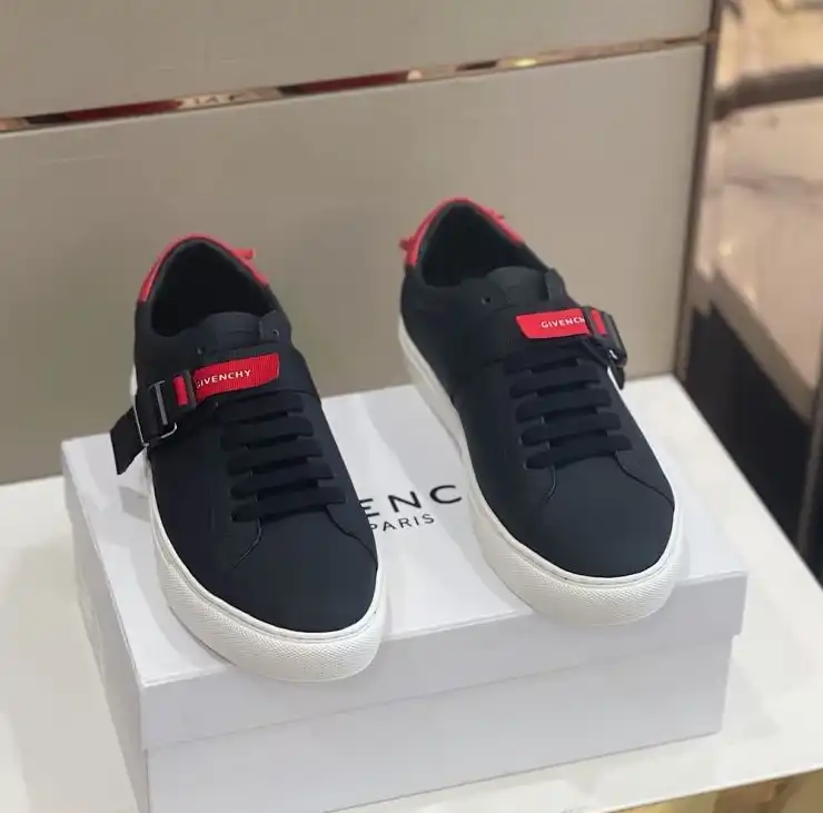 hype Givenchy Sneakers