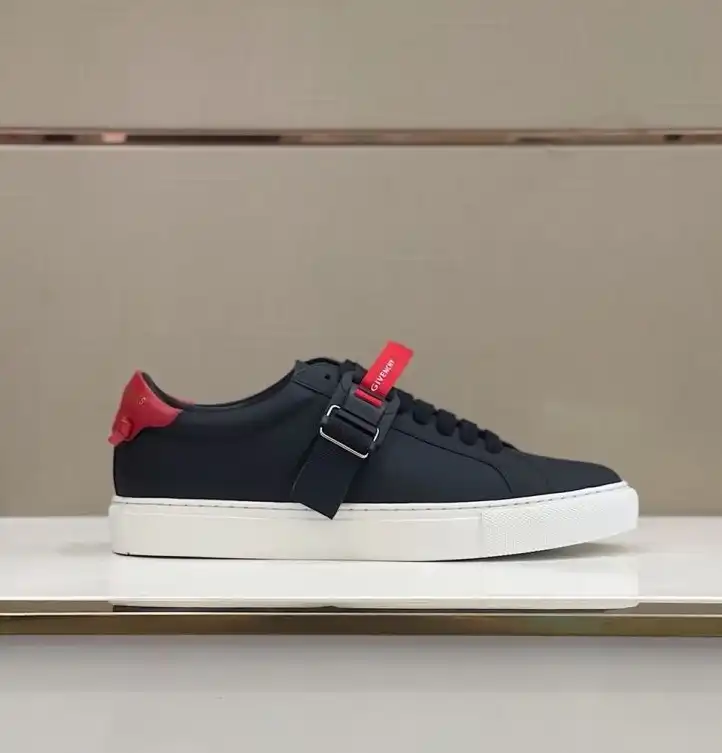 hype Givenchy Sneakers