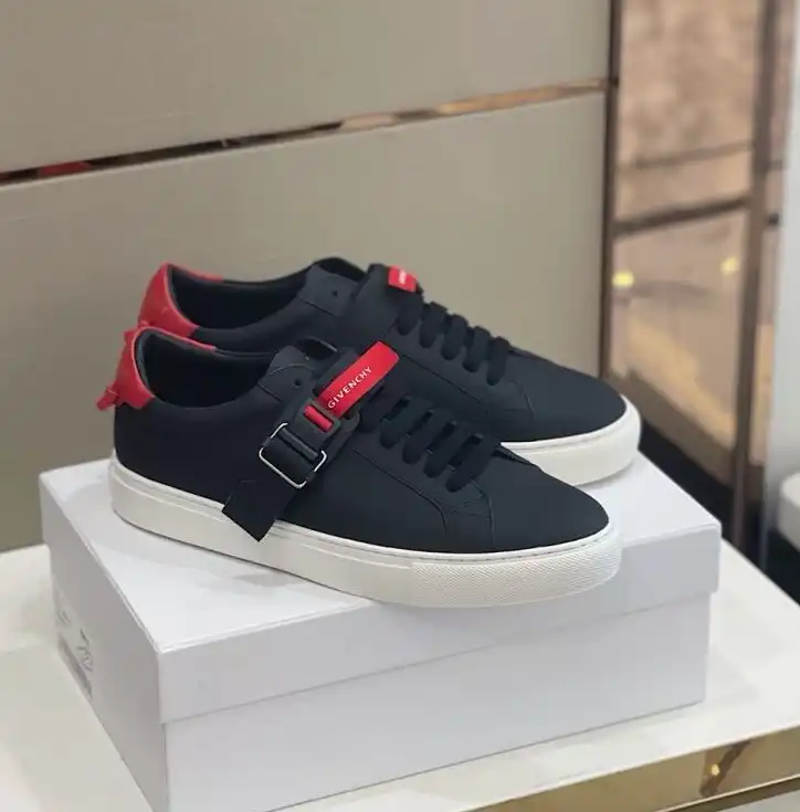 hype Givenchy Sneakers