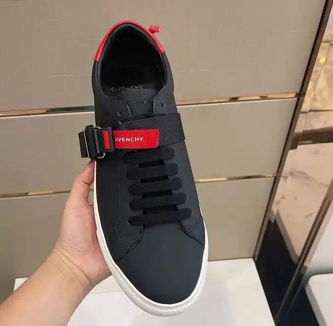 hype Givenchy Sneakers