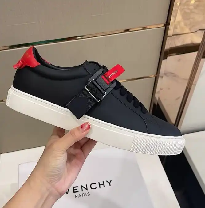 hype Givenchy Sneakers