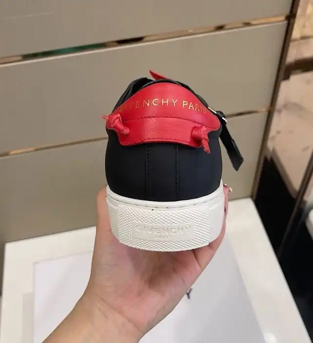 hype Givenchy Sneakers