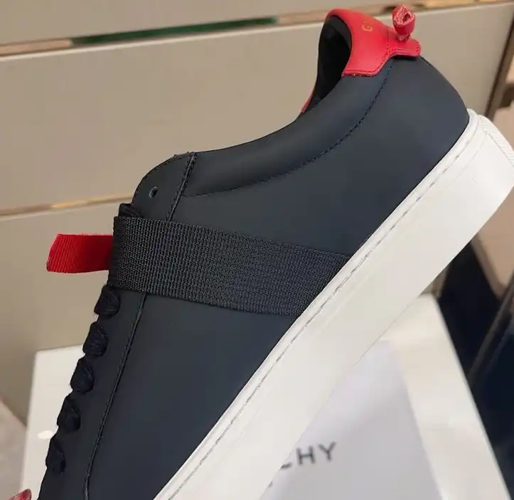 hype Givenchy Sneakers