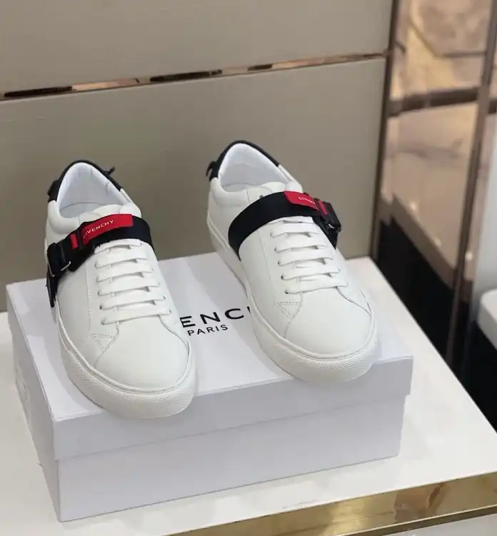 hype Givenchy Sneakers