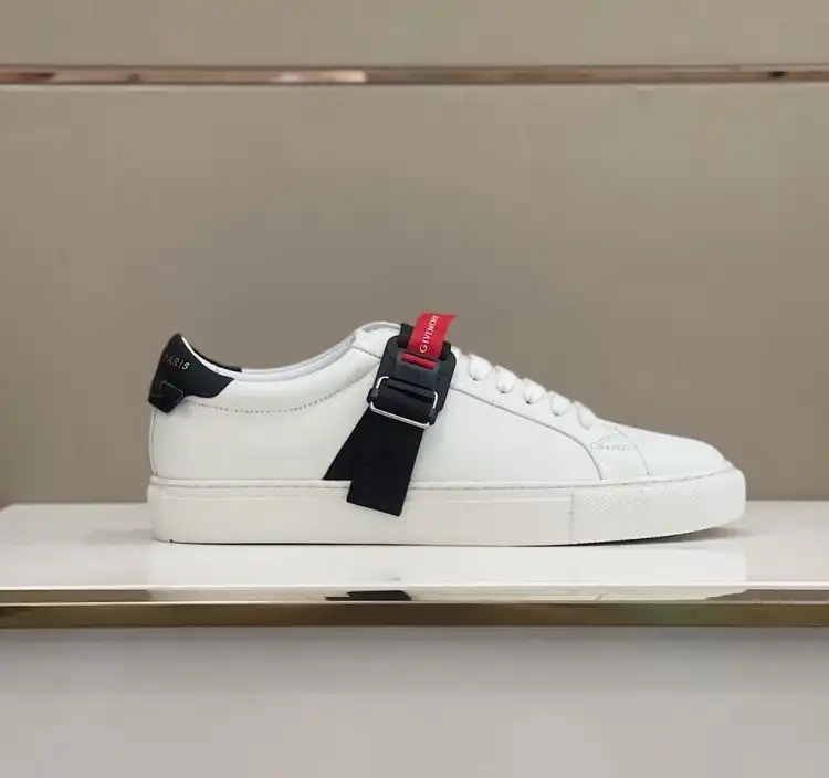 hype Givenchy Sneakers