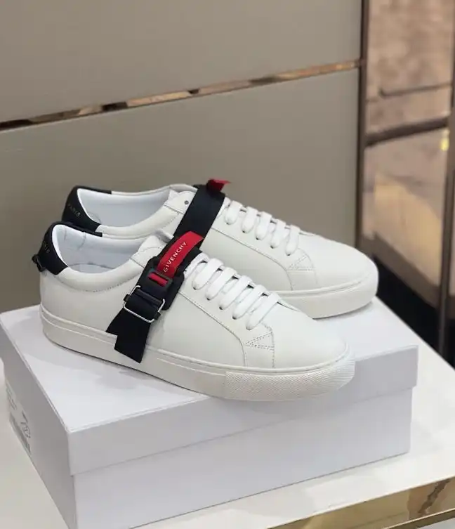 hype Givenchy Sneakers