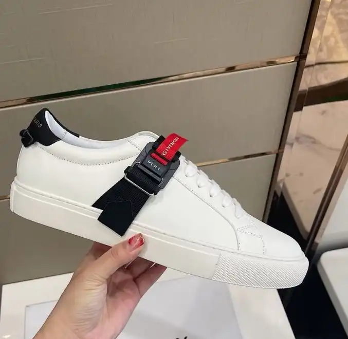 hype Givenchy Sneakers