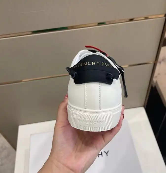 hype Givenchy Sneakers