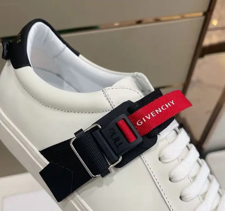 hype Givenchy Sneakers