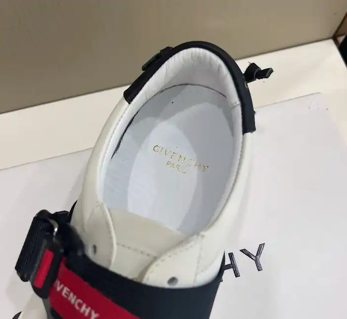 hype Givenchy Sneakers