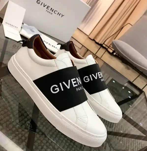 hype Givenchy Sneakers