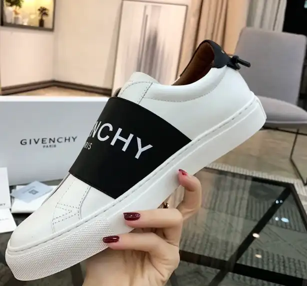 hype Givenchy Sneakers