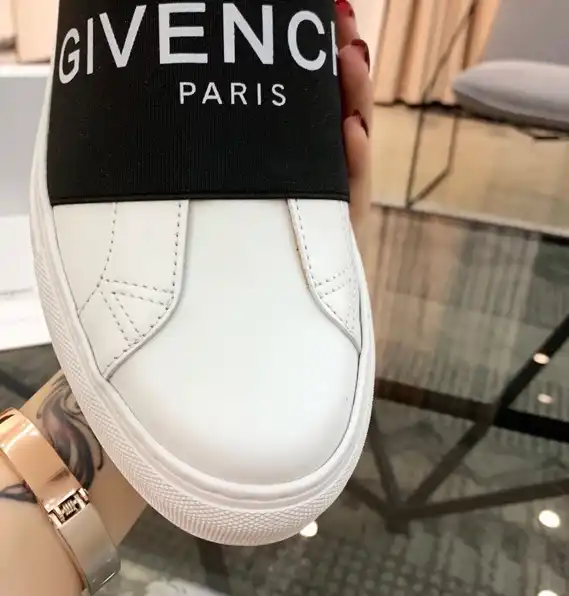 hype Givenchy Sneakers