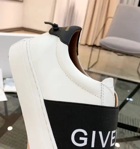 hype Givenchy Sneakers