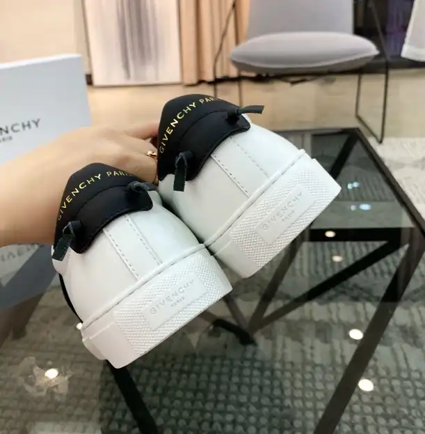 hype Givenchy Sneakers