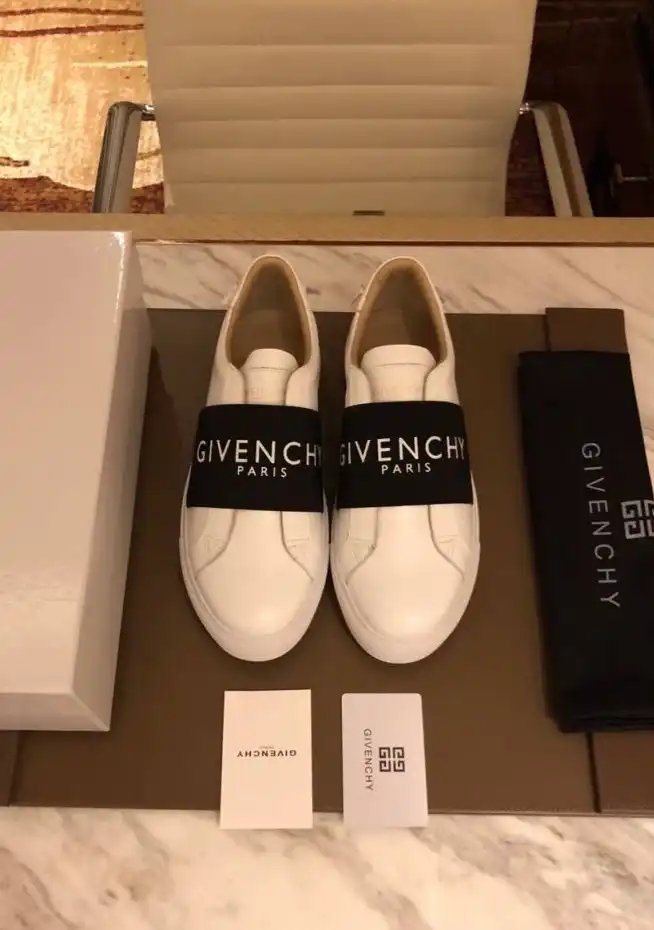 hype Givenchy Sneakers